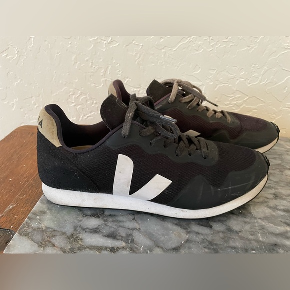 Veja Men’s SDU B-MESH BLACK WHITE shoes. 11.5. GUC. - Picture 14 of 14